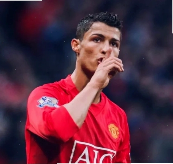 Meme Ronaldo với biểu cảm "bĩu môi"