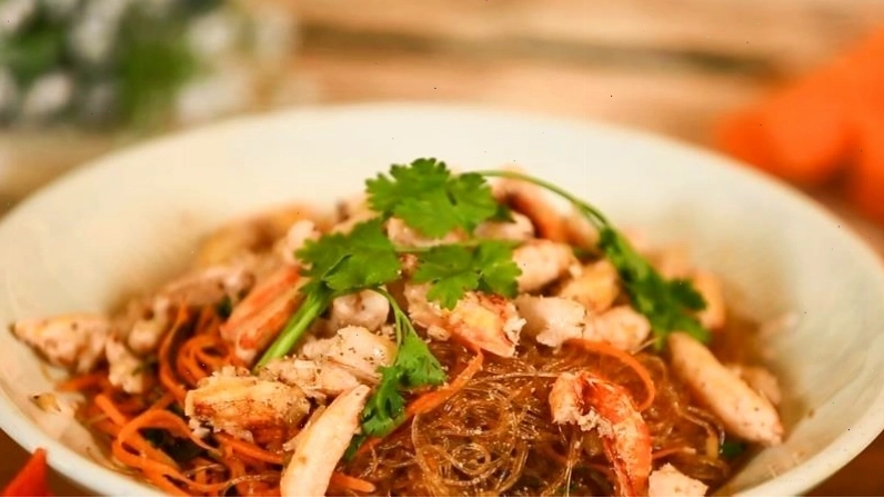 Miến Phú Hương xào cua ngọt thịt