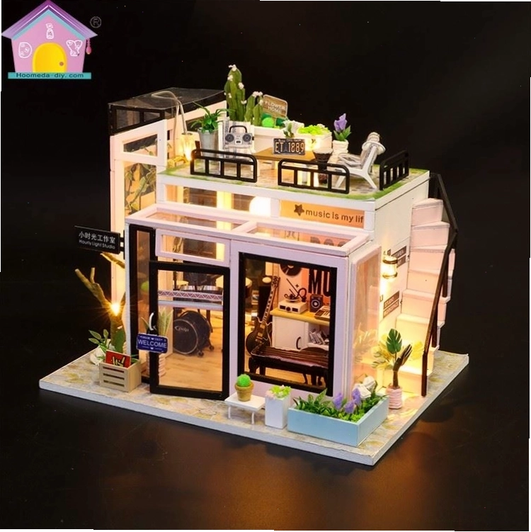 Mô hình nhà mini với mái ngói đỏ độc đáo
