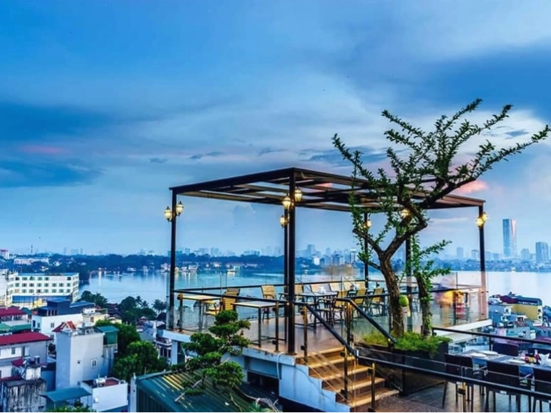 Mô hình quán cafe sân thượng với tầm nhìn đẹp ra thành phố