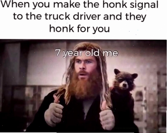Một chú mèo với biểu cảm vui vẻ, được sử dụng làm happy meme cat