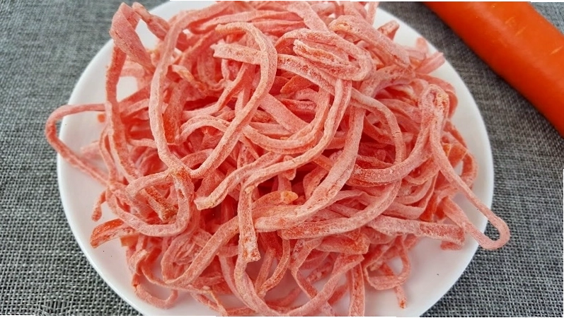 Mứt cà rốt vàng óng bắt mắt, thơm ngon