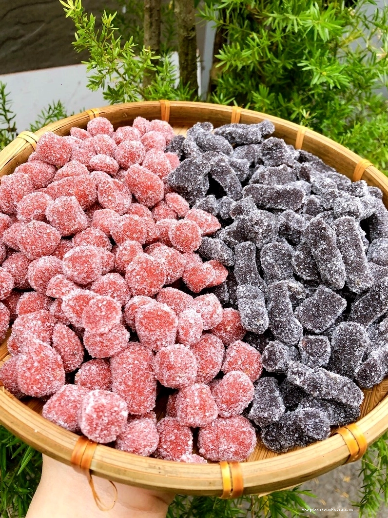 Mứt dâu tằm đỏ mọng, chua ngọt đậm đà