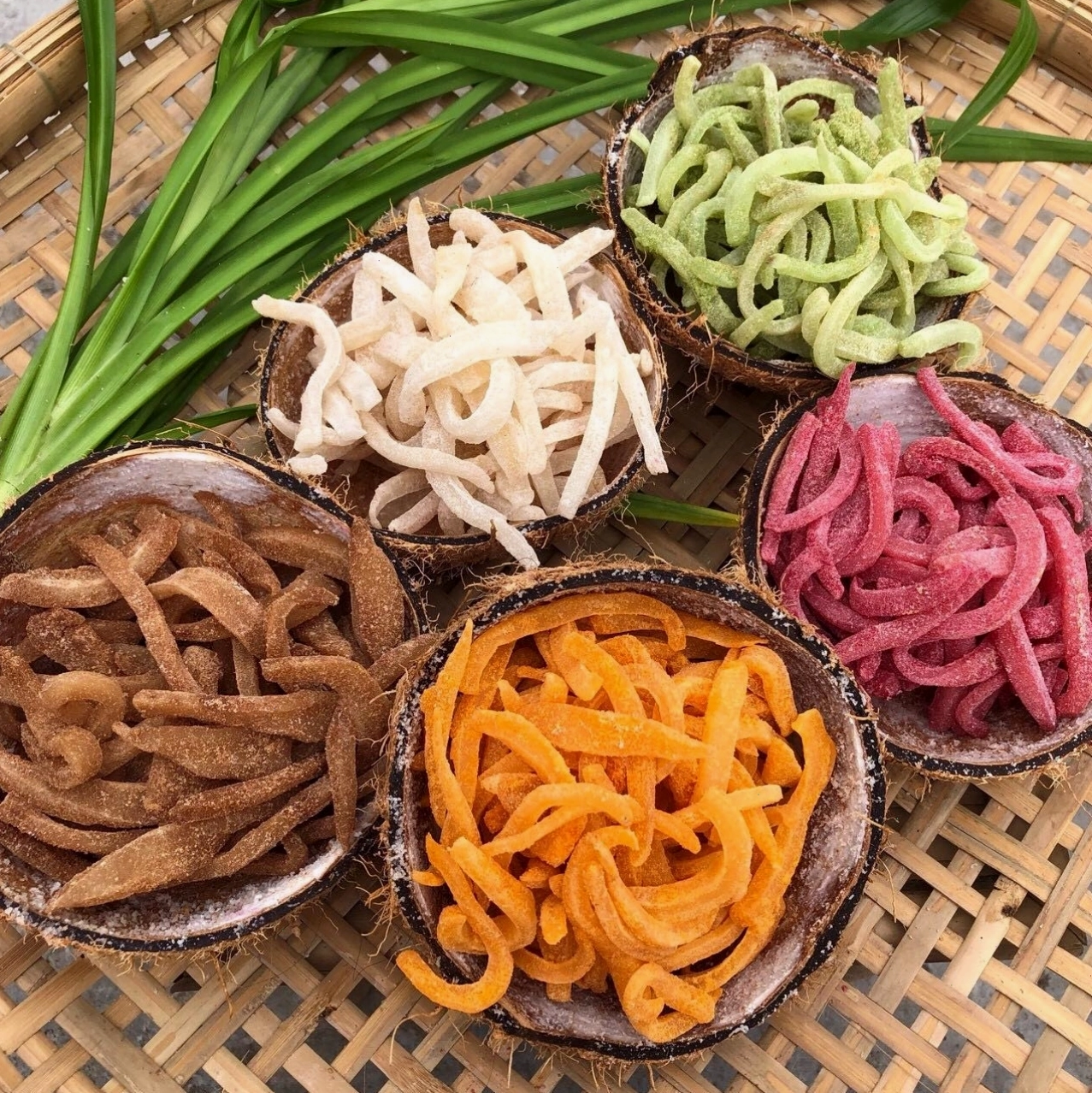 Mứt dừa non trắng tinh khôi, dai ngọt hấp dẫn