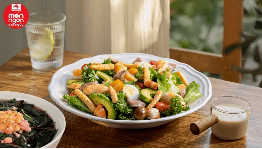 Salad bơ tôm thịt áp chao tươi mát