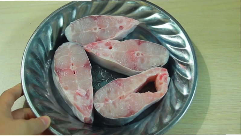 Sơ chế cá basa để kho