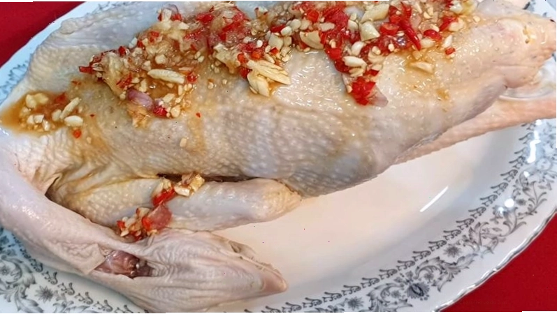 Tẩm ướp và hầm gà với ngũ quả