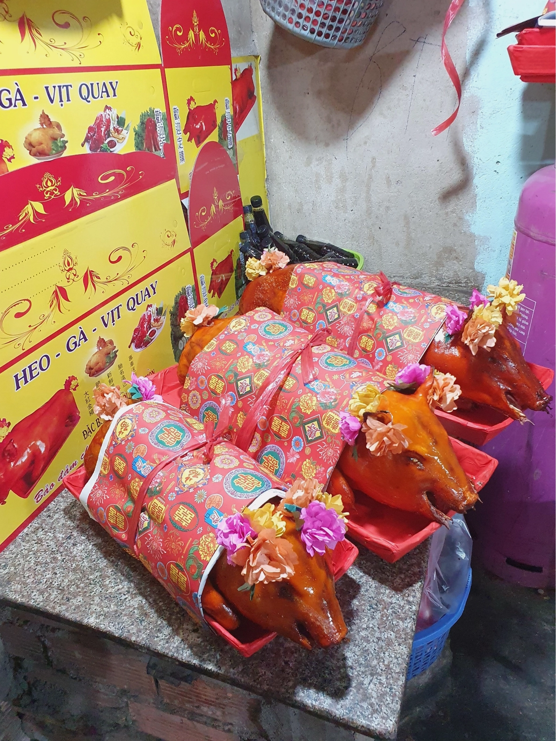 Thành phẩm heo sữa quay giòn ngon