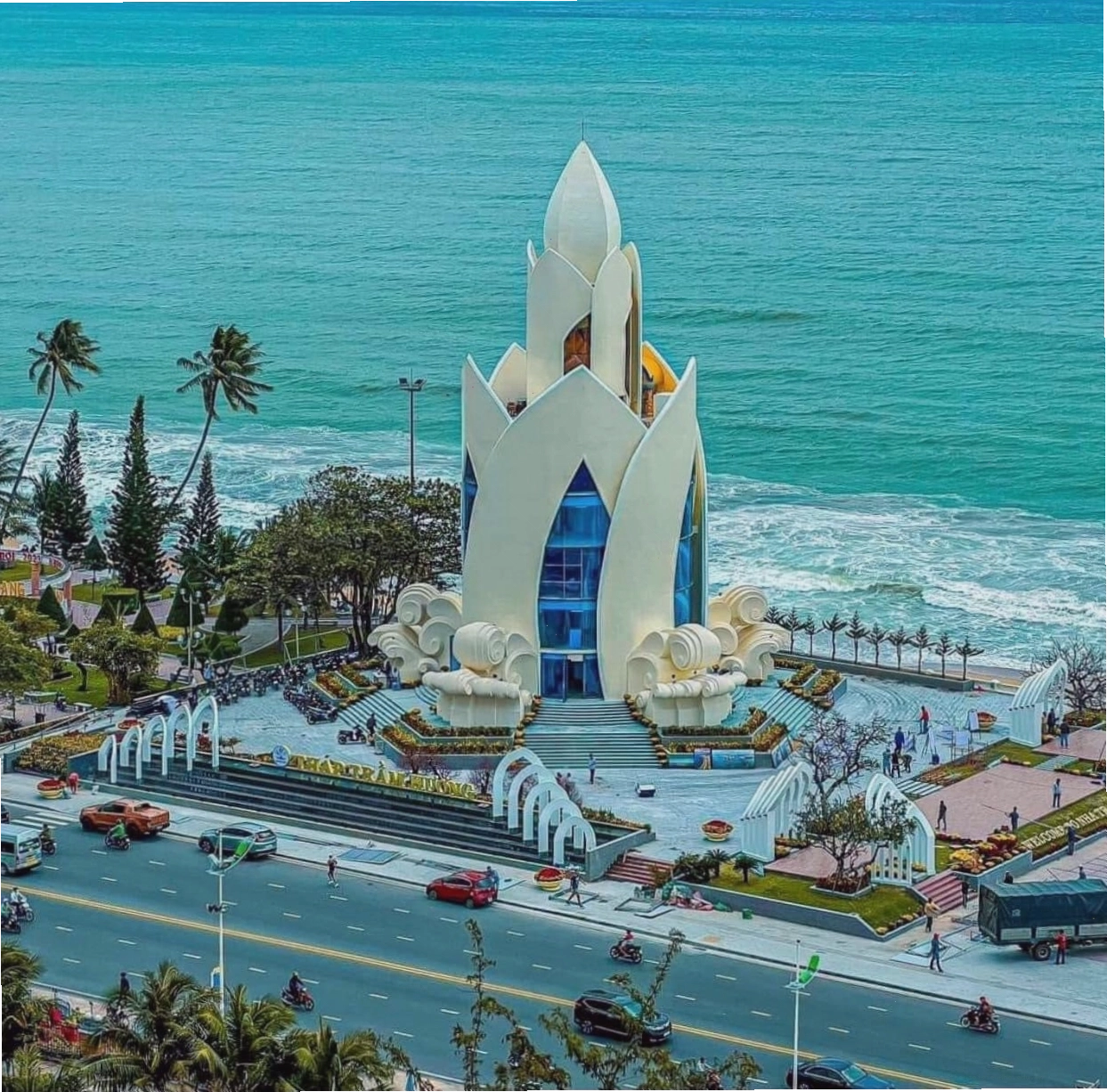 Tháp Trầm Hương Nha Trang về đêm lung linh