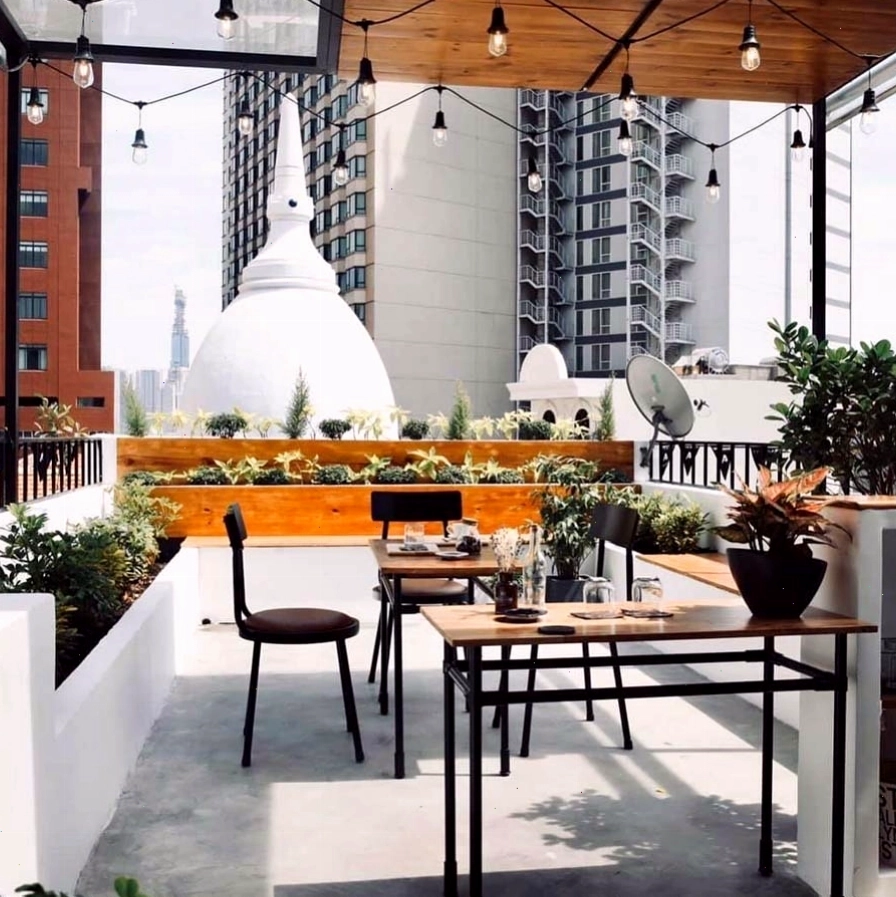 Thiết kế lan can an toàn và vững chắc cho quán cafe sân thượng