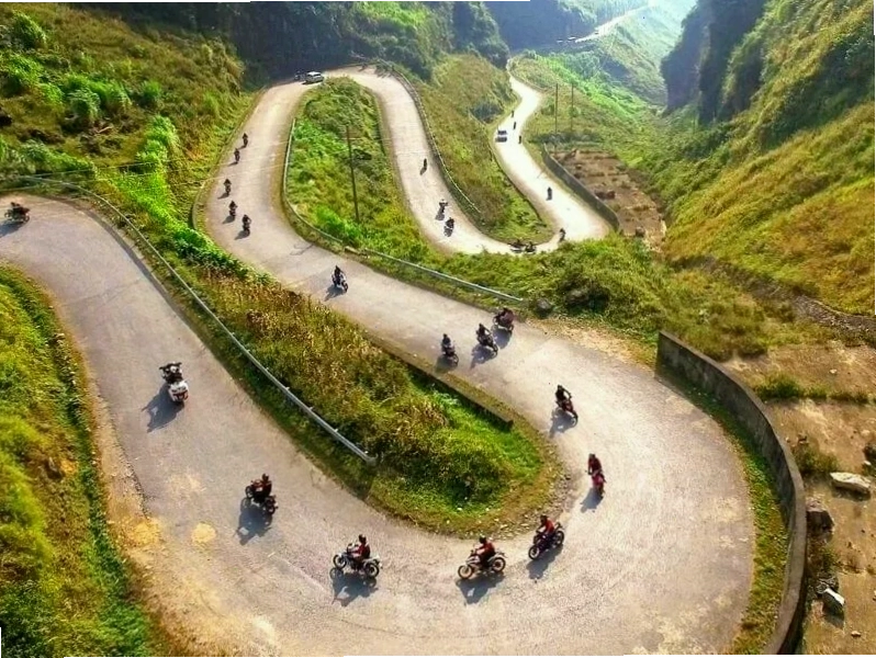 Toàn cảnh đèo Mã Pí Lèng hùng vĩ nhìn từ trên cao
