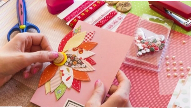Quy trình thực hiện cách làm đồ handmade đơn giản từ thìa nhựa tái chế
