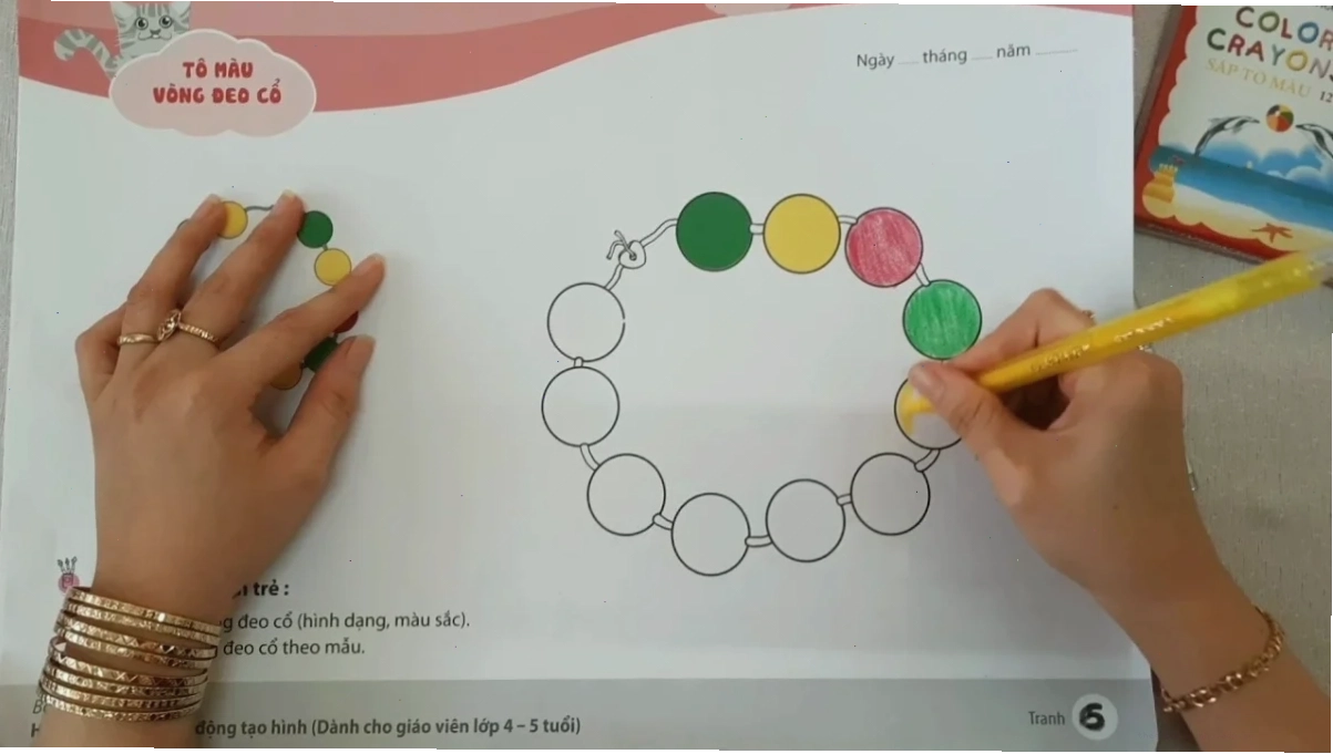 Tranh tô màu vòng cổ hình ngôi sao