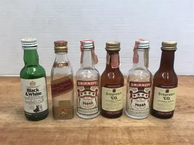 Trổ tài làm chai rượu tí hon mini đáng yêu cho bộ sưu tập