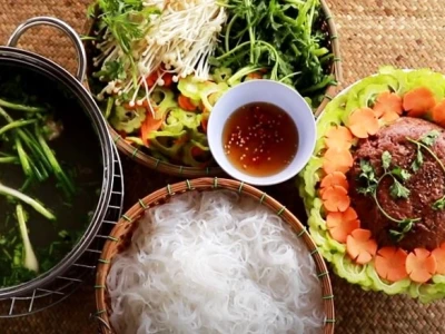 Khám phá hương vị độc đáo của lẩu chim bồ câu